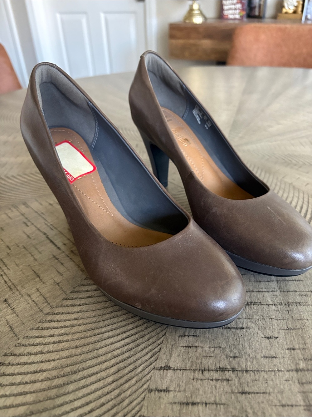Clarks Brown Leather Round-Toe High Heel Pumps
